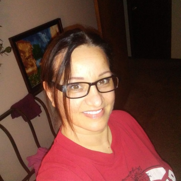 Meet your Posher, Lori - Picture 1 of 1